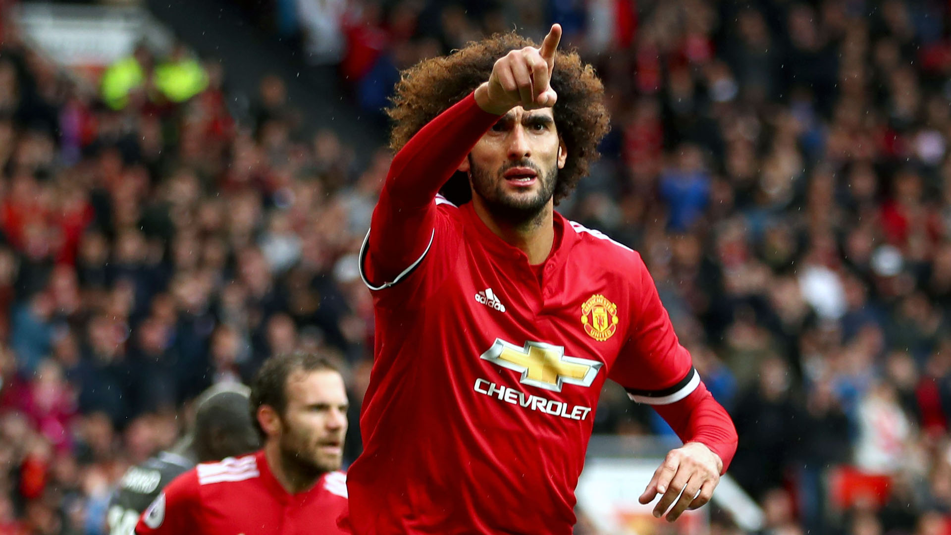 Ferdinand sobre Fellaini, em boa fase no Manchester United: &ldquo;Ele &eacute; efetivo, agressivo e faz gols&rdquo;