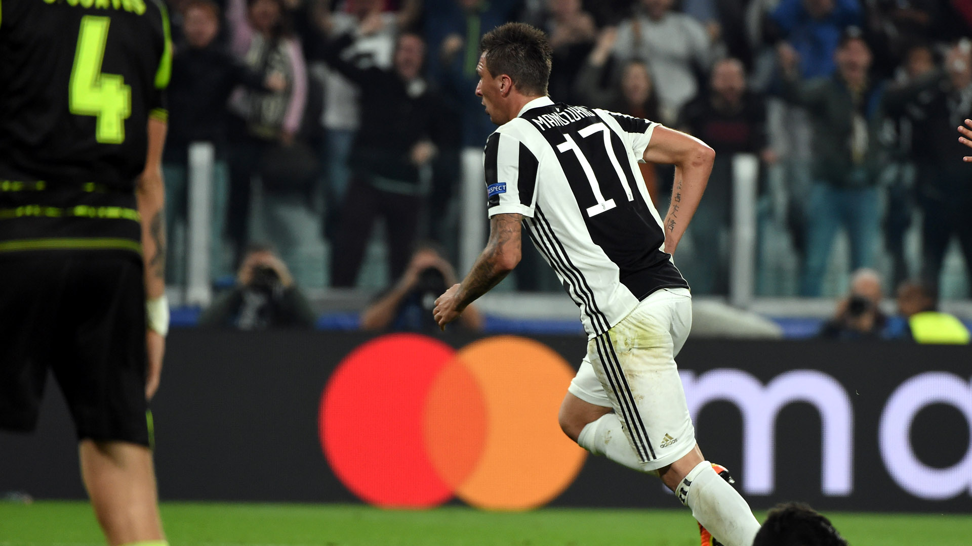 Manduzkic foi decisivo para a importante virada da Juventus contra o Sporting