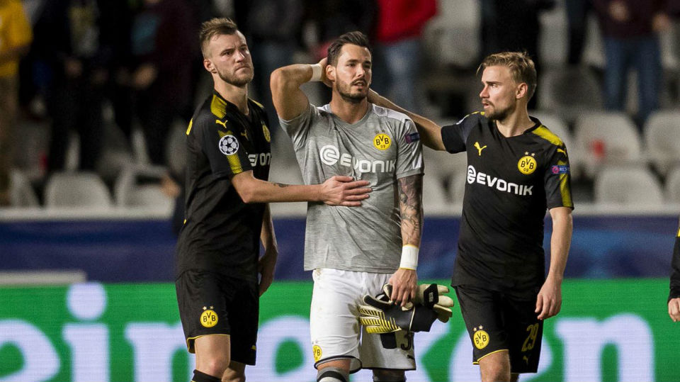 Erros de um lado, milagres do outro, e o Dortmund fica em uma situa&ccedil;&atilde;o delicada na Champions