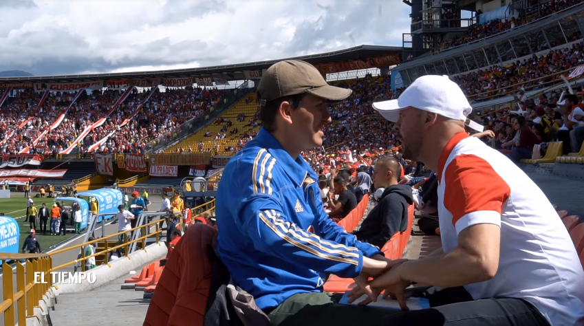 O torcedor cego e surdo que, ainda assim, sente a vibra&ccedil;&atilde;o dos jogos atrav&eacute;s das m&atilde;os