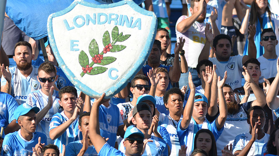 Londrina nada tem a ver com os problemas da Primeira Liga e comemora um t&iacute;tulo merecido
