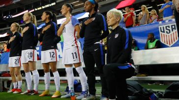 Rapinoe critica Fifa por presença de universitária em seu prêmio: “Velha, masculina e obsoleta”