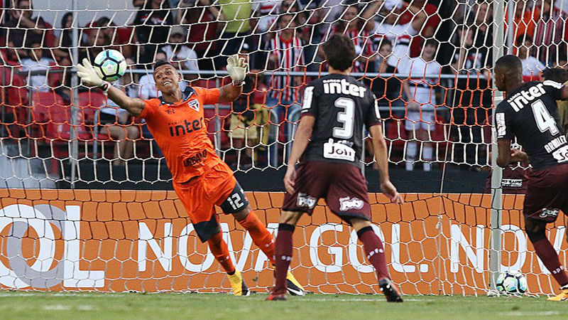 O contestado Sid&atilde;o foi decisivo em uma vit&oacute;ria crucial do S&atilde;o Paulo