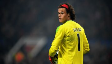 Svilar pegou um pênalti em Old Trafford, mas de novo a sorte virou as costas para o garoto