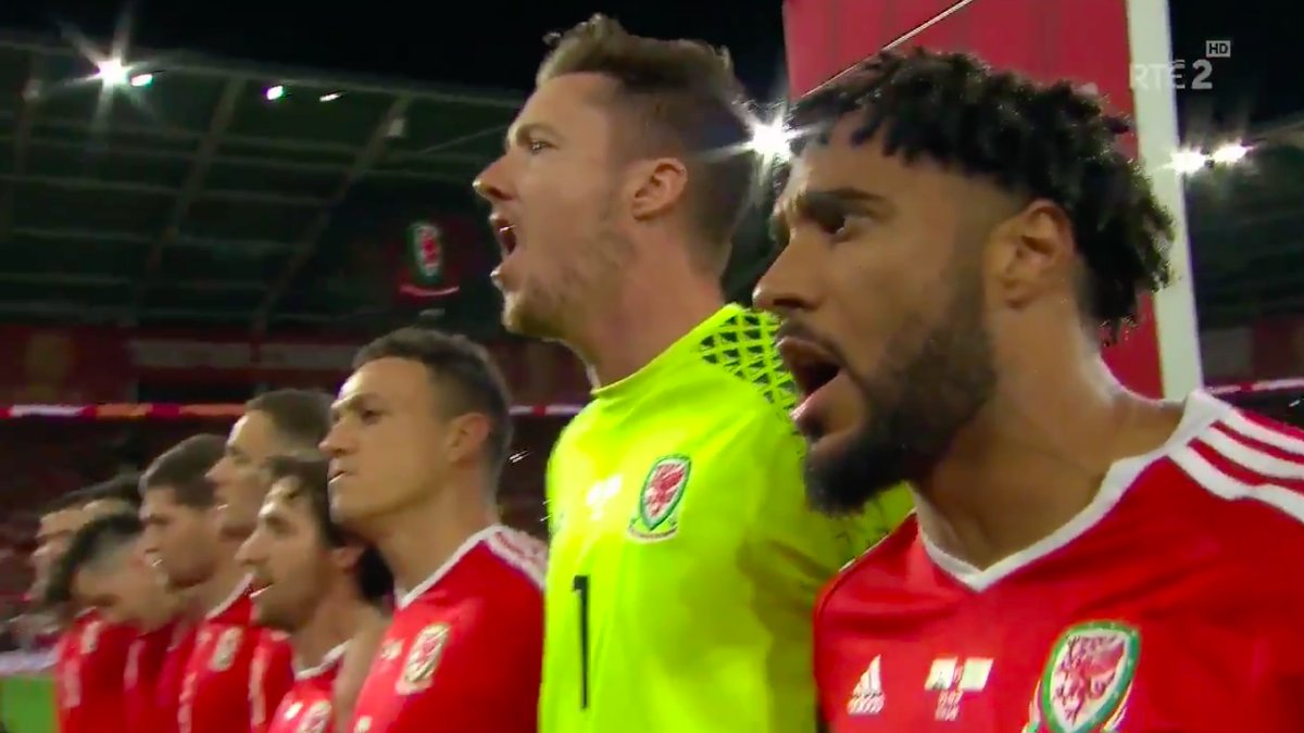 A classifica&ccedil;&atilde;o n&atilde;o veio, mas foi emocionante ver o est&aacute;dio cantando a capela o hino inteiro de Gales