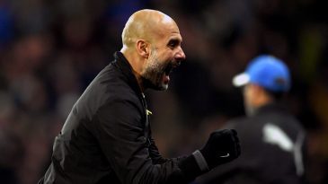 Guardiola é perguntado em catalão, responde em inglês e, quando percebe, solta um “Oh fuck!”