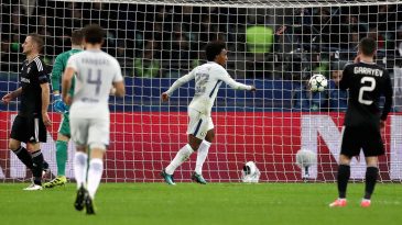 Willian foi o protagonista da classificação do Chelsea às oitavas de final com goleada sobre Qarabag