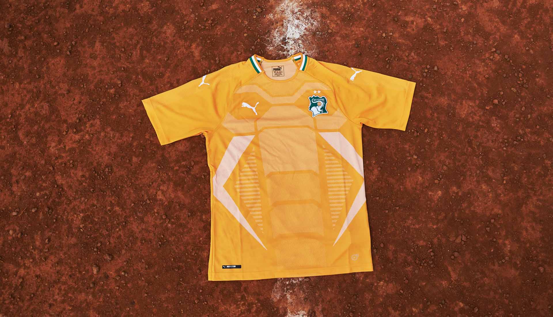 Nova camisa da Costa do Marfim também marca sua originalidade, com elefante enorme no peito