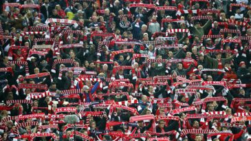 As torcidas de Colônia e Arsenal se uniram para zoar o Tottenham na Alemanha