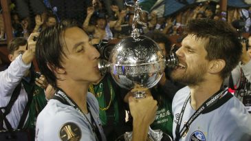 De León, Adílson e, agora, Geromel: Com a taça nas mãos, seu lugar é entre lendas