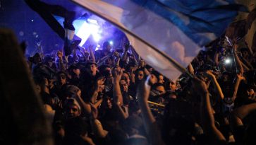 O Grêmio escancarou seu ardor pela Libertadores com a festa da torcida no embarque do time