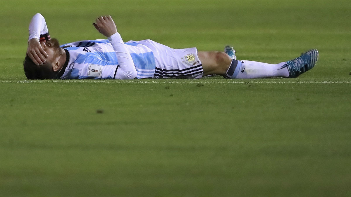 Messi confundiu ex-jogador do River Plate com torcedor &ndash; e depois pediu desculpas
