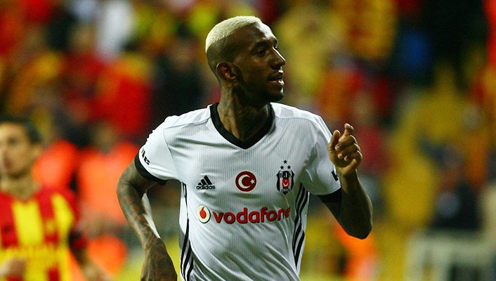 V&iacute;deo: Talisca saltou de fora da &aacute;rea para anotar um verdadeiro gola&ccedil;o de cabe&ccedil;a