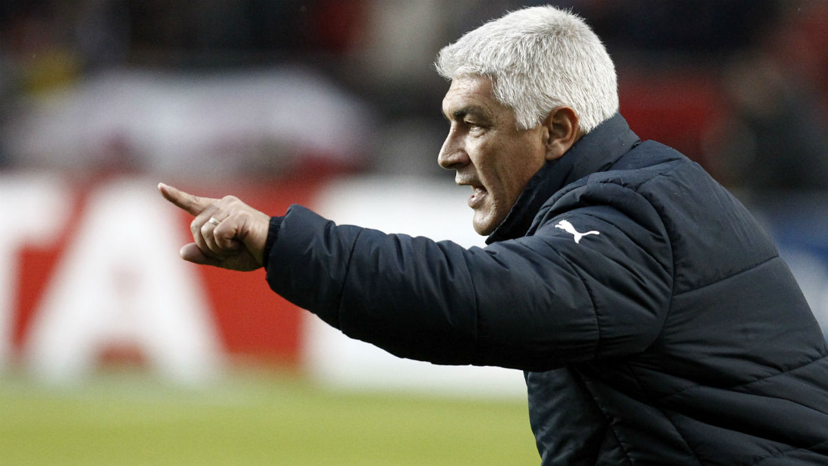 T&eacute;cnico do V&eacute;lez pede demiss&atilde;o depois de levar cuspida em derrota