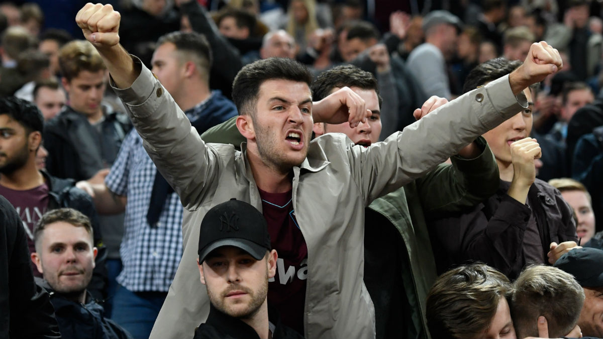 Pol&iacute;cia pede que os torcedores do West Ham parem de ligar para o n&uacute;mero de emerg&ecirc;ncia