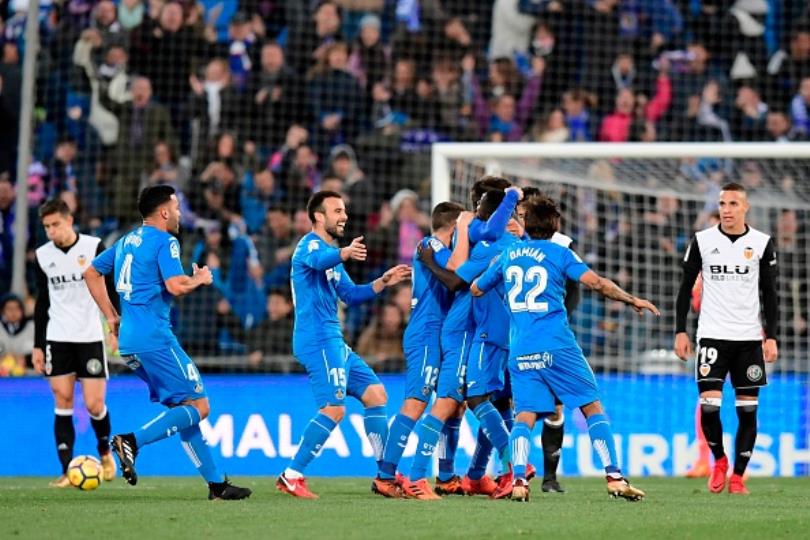 O Barcelona respira aliviado: Getafe vence Valencia e mant&eacute;m tudo igual na Espanha