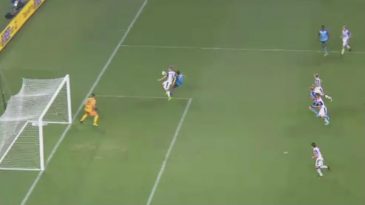 Dominou e bateu: Bobô anotou uma pintura na goleada do Sydney FC