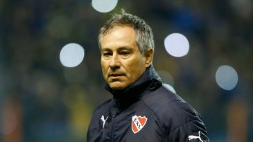 Como se deu o deplorável episódio de medo que culminou na saída de Holan do Independiente