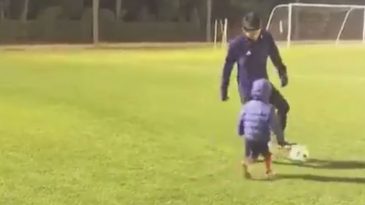 Kagawa deu rolinho em uma criança até literalmente fazê-la chorar