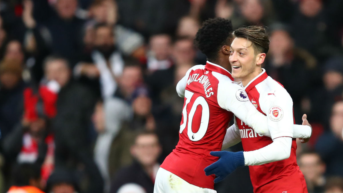 Belo e raro gol de &Ouml;zil assegura a vit&oacute;ria do Arsenal &ndash; e mais uma derrota do Newcastle