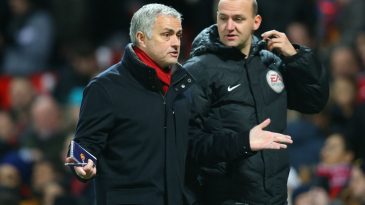 Com quatro jogos sem vitória, United encerra 2017 cheio de interrogações