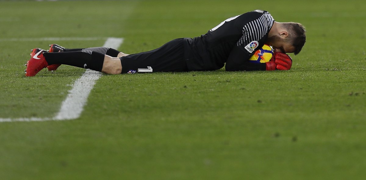 Oblak e Stegen fizeram defesas absurdas para garantir as vit&oacute;rias de Atleti e Bar&ccedil;a