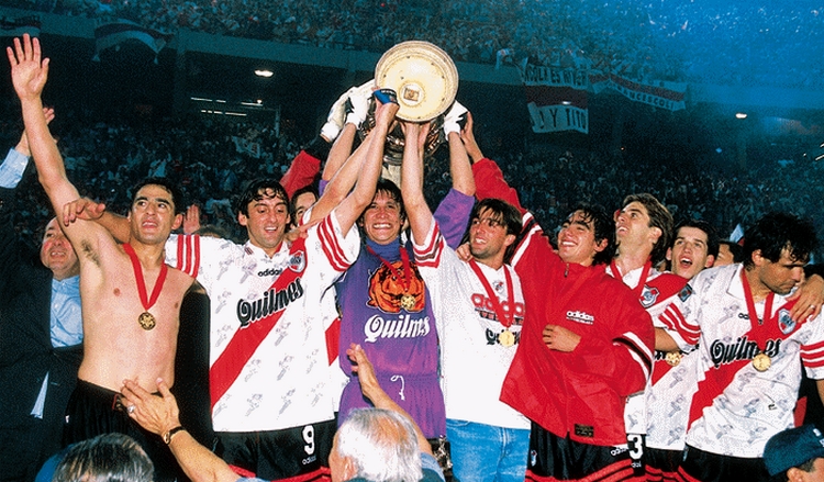 No adeus de Francescoli, o River Plate assinalava sua hegemonia com o tri argentino