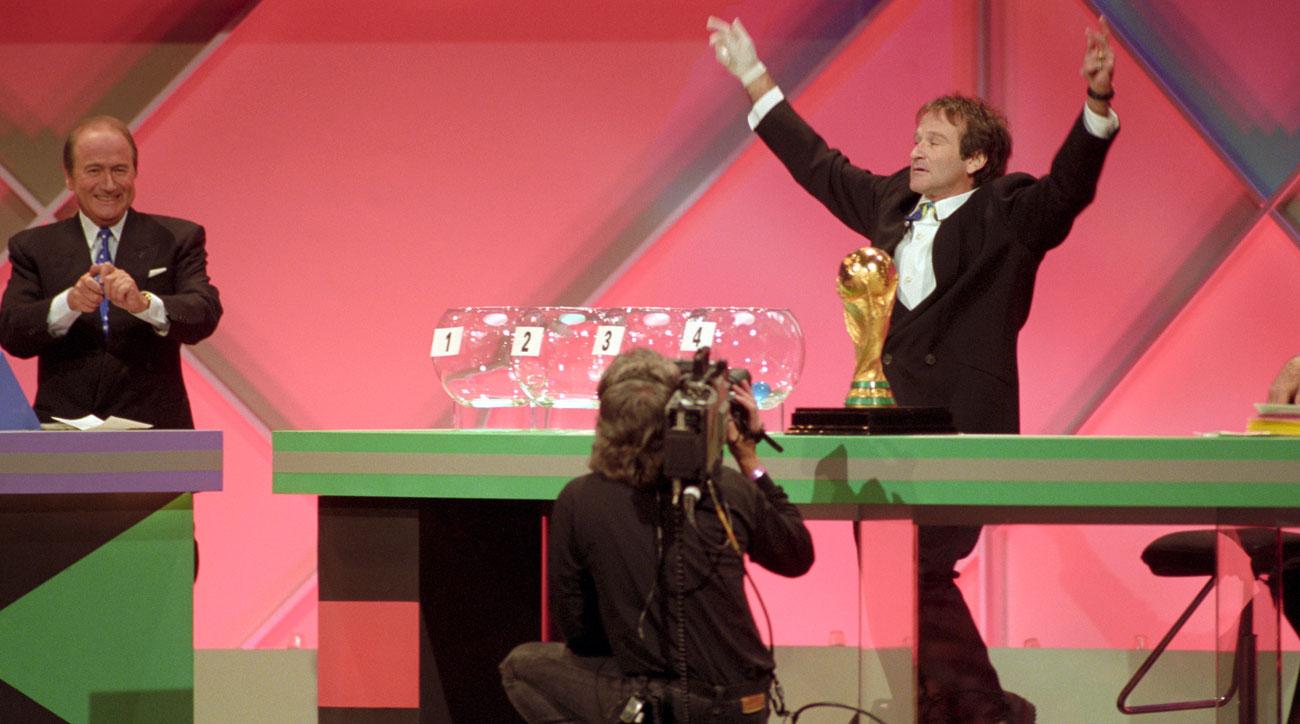 O dia em que Robin Williams fez piada de Blatter e arrancou risadas no sorteio da Copa