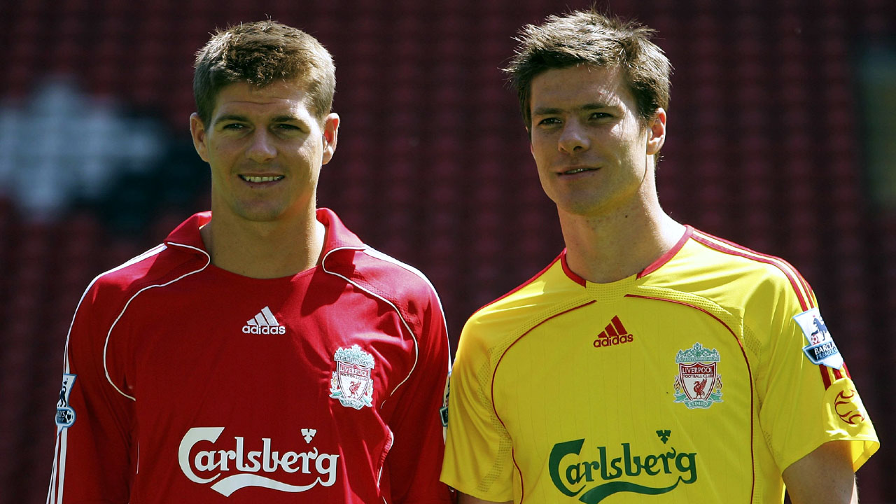 Xabi Alonso sonha em ser t&eacute;cnico do Liverpool, mas diz que Gerrard est&aacute; &agrave; frente dele