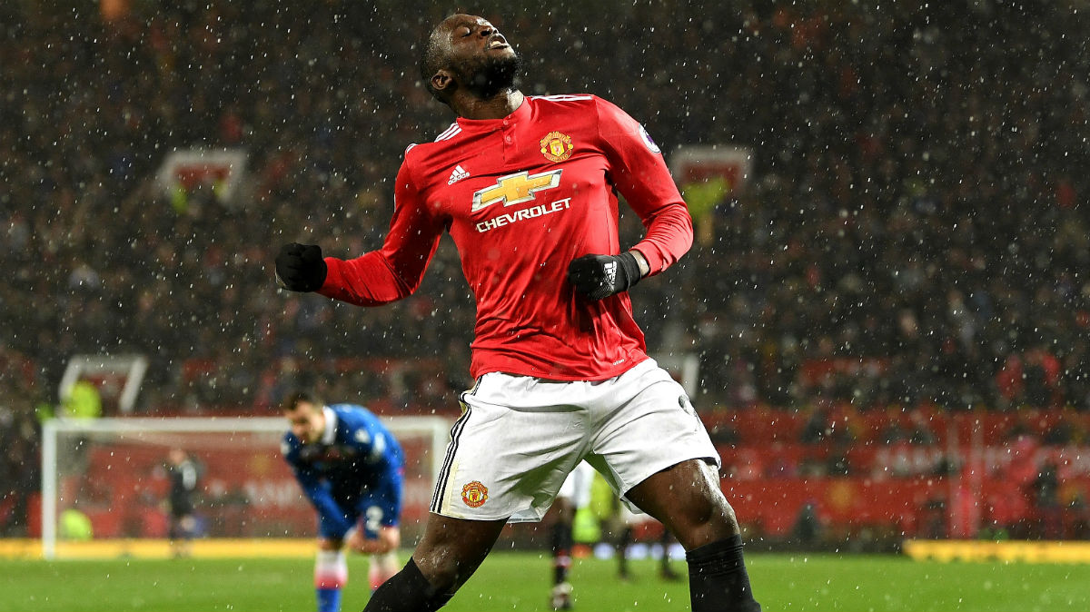 Lukaku volta a marcar e, com mais dois belos gols, United derrota o Stoke City