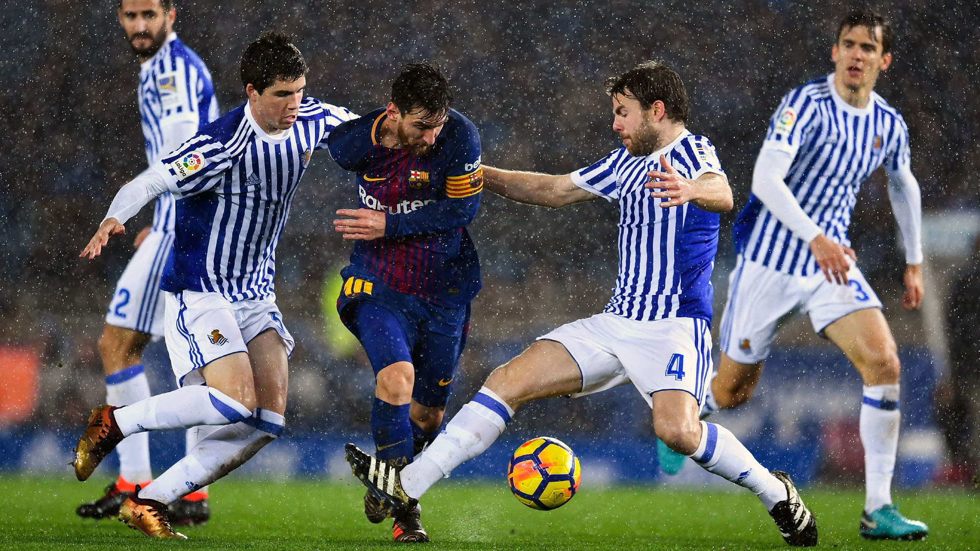 Su&aacute;rez e Messi acabam com sina do Barcelona contra Real Sociedad com virada e gola&ccedil;os