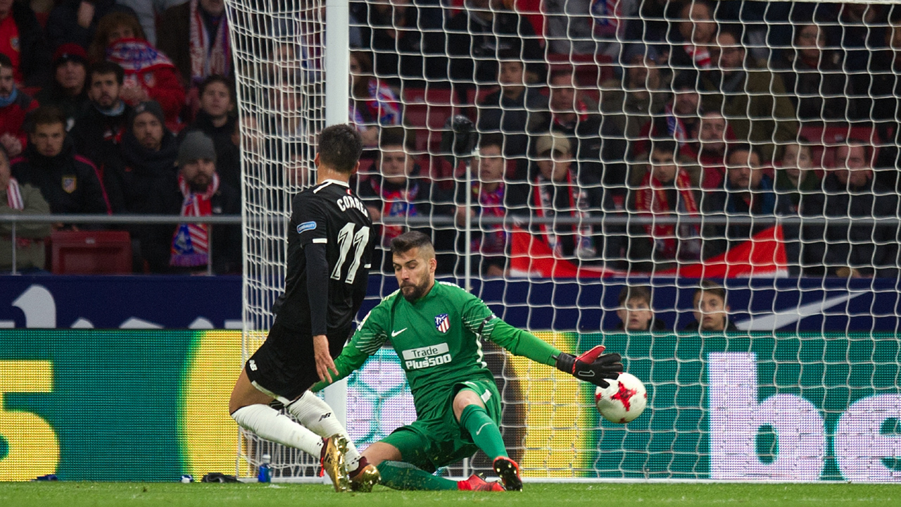 Sevilla puniu os erros do Atl&eacute;tico de Madrid com uma virada em pleno est&aacute;dio rival