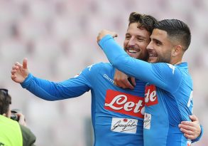Napoli teve dificuldades e ajudas para virar e continuar líder