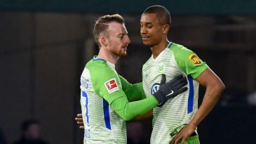 É impressionante a curva da bola neste golaço de falta de Arnold, do Wolfsburg