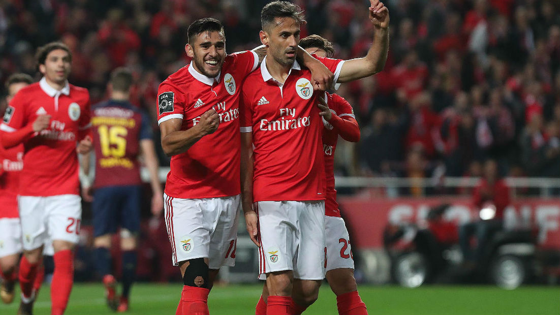 Jonas soltou um m&iacute;ssil de fora da &aacute;rea e j&aacute; tem 23 gols em 19 rodadas do Portugu&ecirc;s