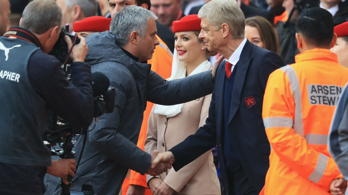 Wenger: &ldquo;Eu respeito o United porque eles geram o dinheiro que pagam por seus jogadores&rdquo;