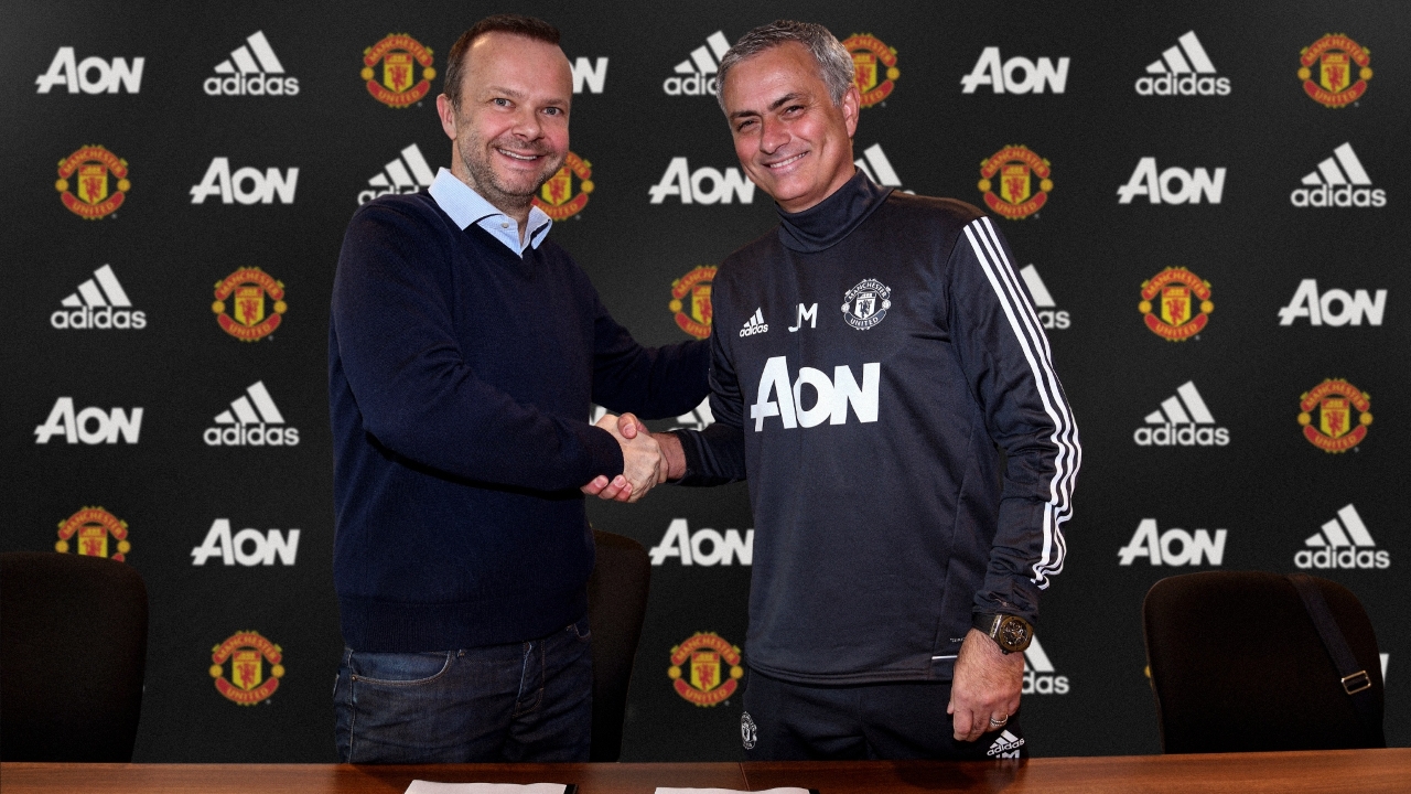 Mourinho renova com o United: &ldquo;Contente por sentirem que sou o t&eacute;cnico certo&rdquo;