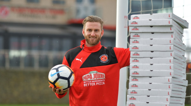 Por segurar placar zerado contra o Leicester, goleiro ganha um ano de pizza gr&aacute;tis