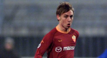 Há 15 anos, De Rossi vestia a camisa da Roma pela primeira vez na Serie A