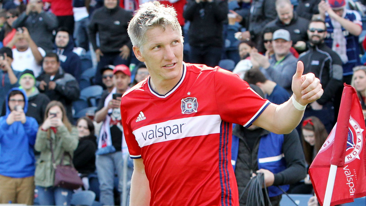 Clube da oitava divis&atilde;o oferece at&eacute; o nome do est&aacute;dio para tentar contratar Schweinsteiger