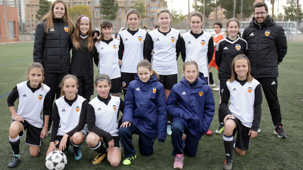 Time feminino do Valencia joga em liga masculina e arrasa: 11 vit&oacute;rias em 11 jogos