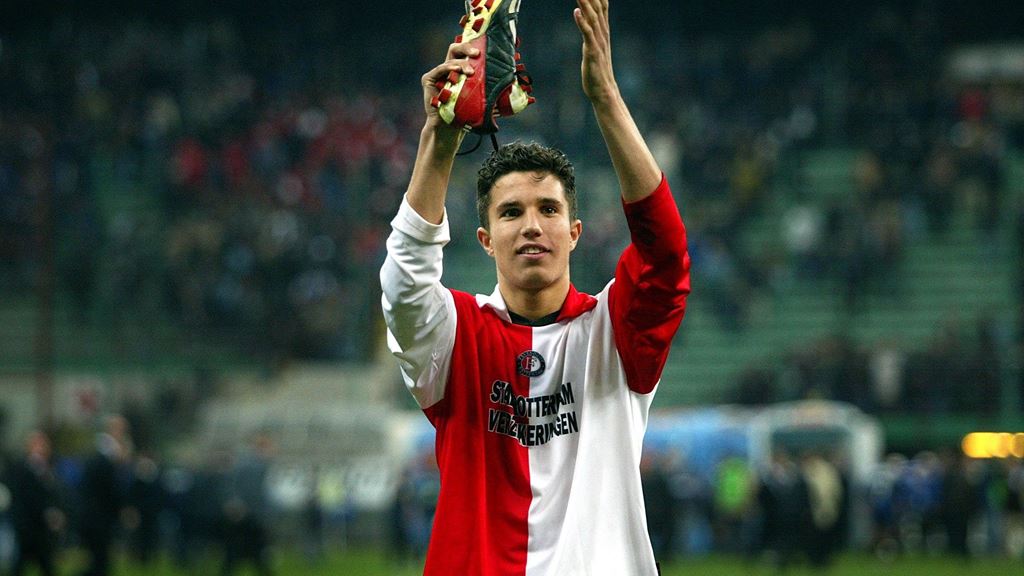 Van Persie deixou o Feyenoord como prod&iacute;gio e retoma sua hist&oacute;ria como &iacute;dolo consagrado