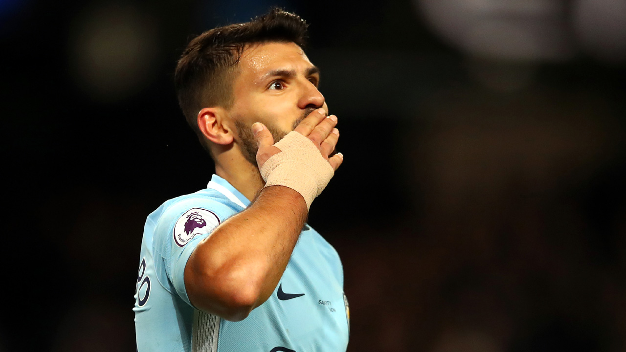 Manchester City fez um carnaval contra Leicester com quatro gols de Ag&uuml;ero