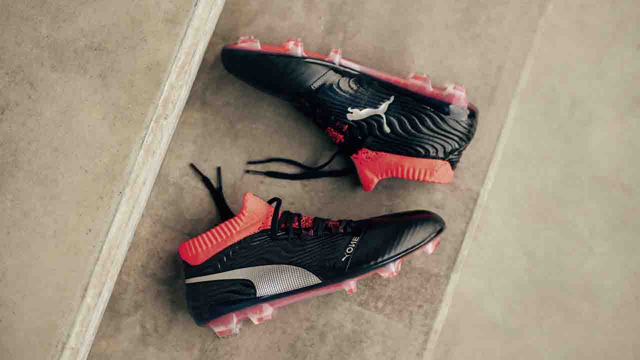 Puma apresenta chuteiras Future, que aposta na personaliza&ccedil;&atilde;o, e One, com design cl&aacute;ssico e leveza
