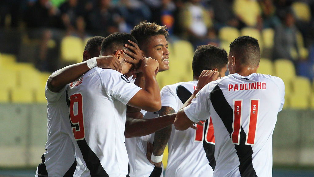 Vasco coloca a m&atilde;o na vaga com um bom um jogo e a inestim&aacute;vel ajuda do Concepci&oacute;n