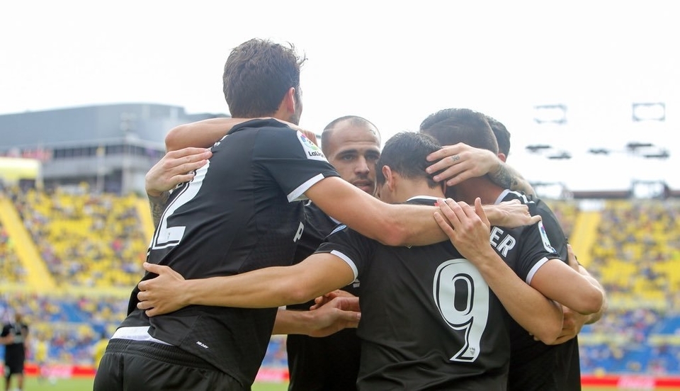 Sevilla ganha antes da Champions &ndash; mas sofre no final