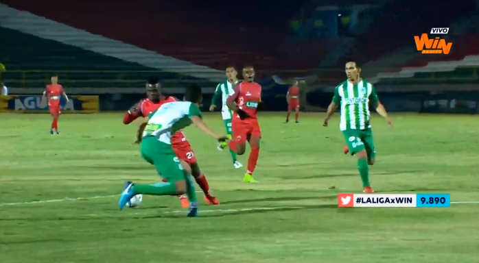 Este zagueiro do Atl&eacute;tico Nacional certamente teve pesadelos, ap&oacute;s tamanha humilha&ccedil;&atilde;o