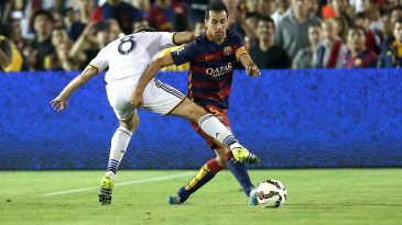 Gerrard sobre Busquets: “É um pesadelo jogar contra ele”