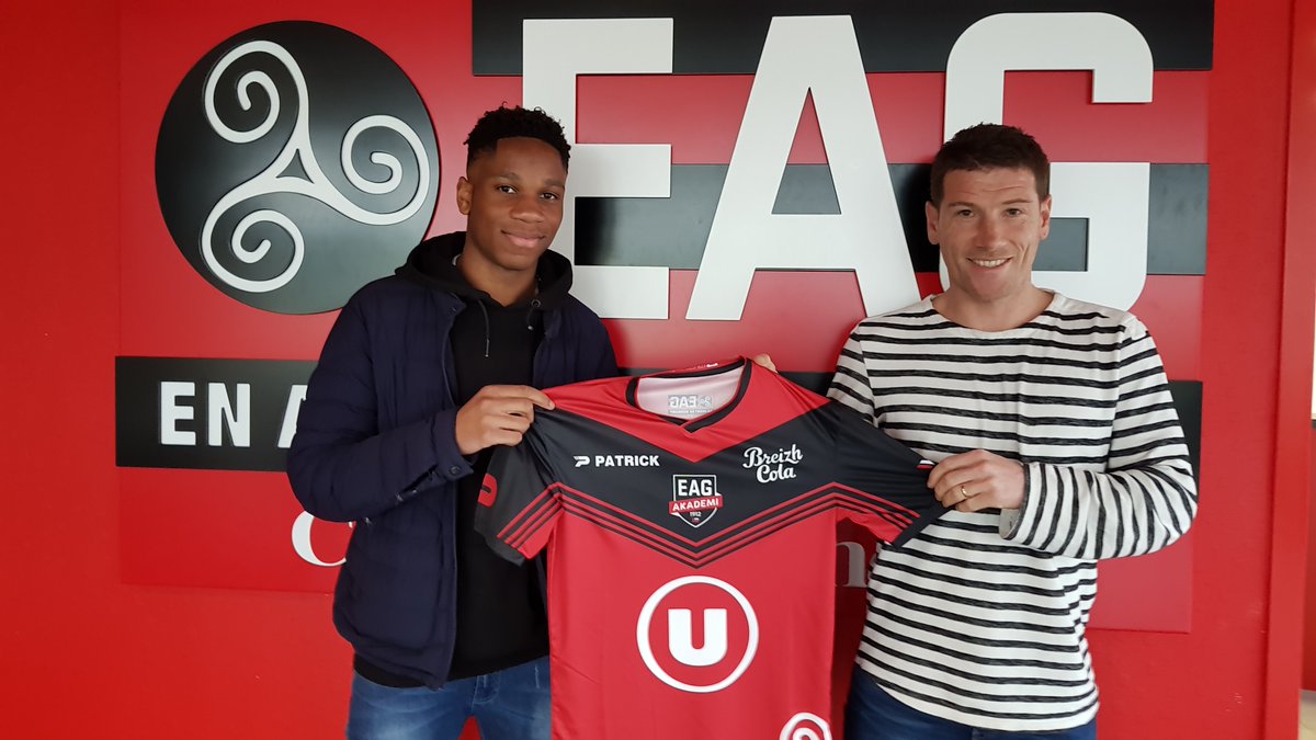 A hist&oacute;ria se repete: Aos 17 anos, Isaac Drogba assina com o Guingamp, onde seu pai foi &iacute;dolo