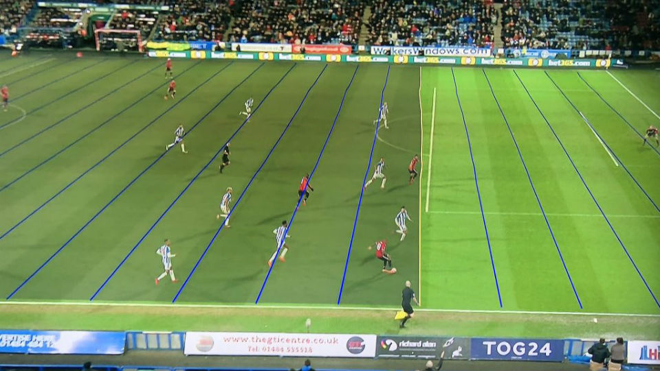 A empresa respons&aacute;vel pelo VAR tentou se explicar sobre as linhas bizarras exibidas na FA Cup